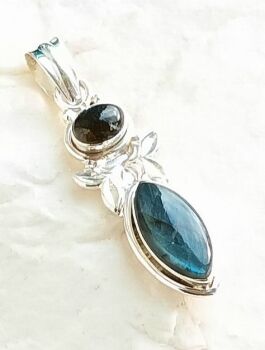 Silver labradorite gemstone pendant