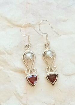 Garnet and pearl sterling silver jewellery