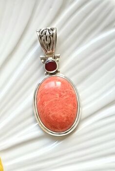 Salmon agate pendant