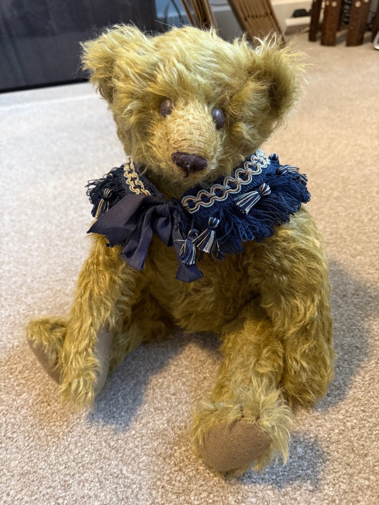 Oscar by Paragon bears Helen Bell