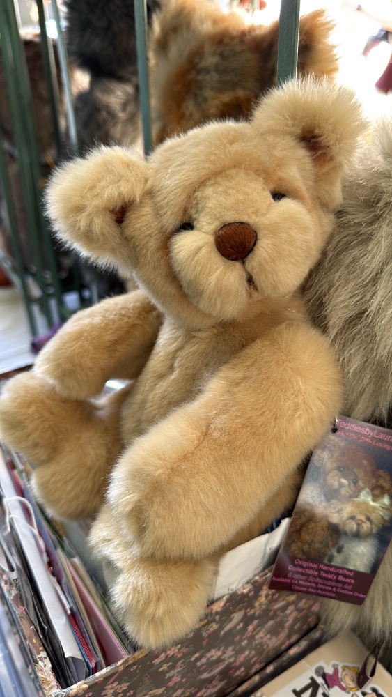 Laura lynn bear reserved for Nadia