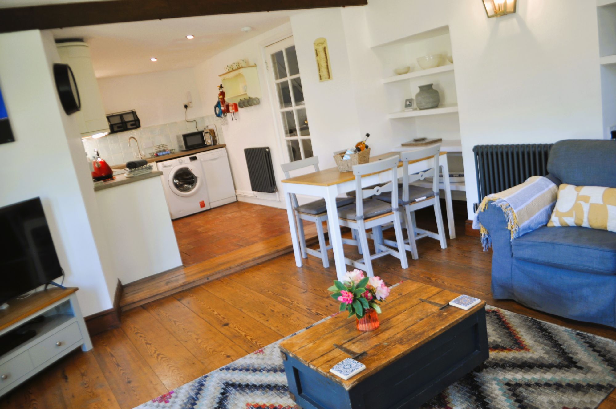 curates dining and kitchen