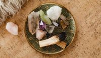 SMUDGING -palo santo+ crystals 2022