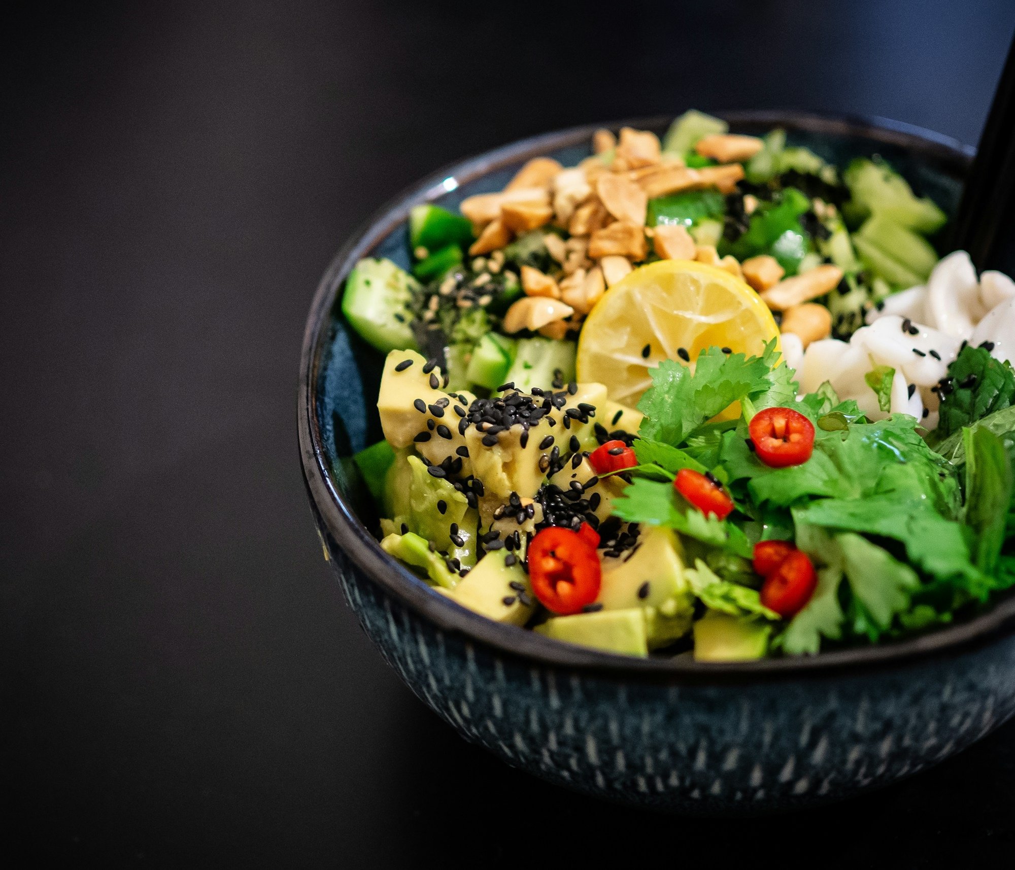 vegetable-salad-in-gray-bowl-AiHJiRCwB3w