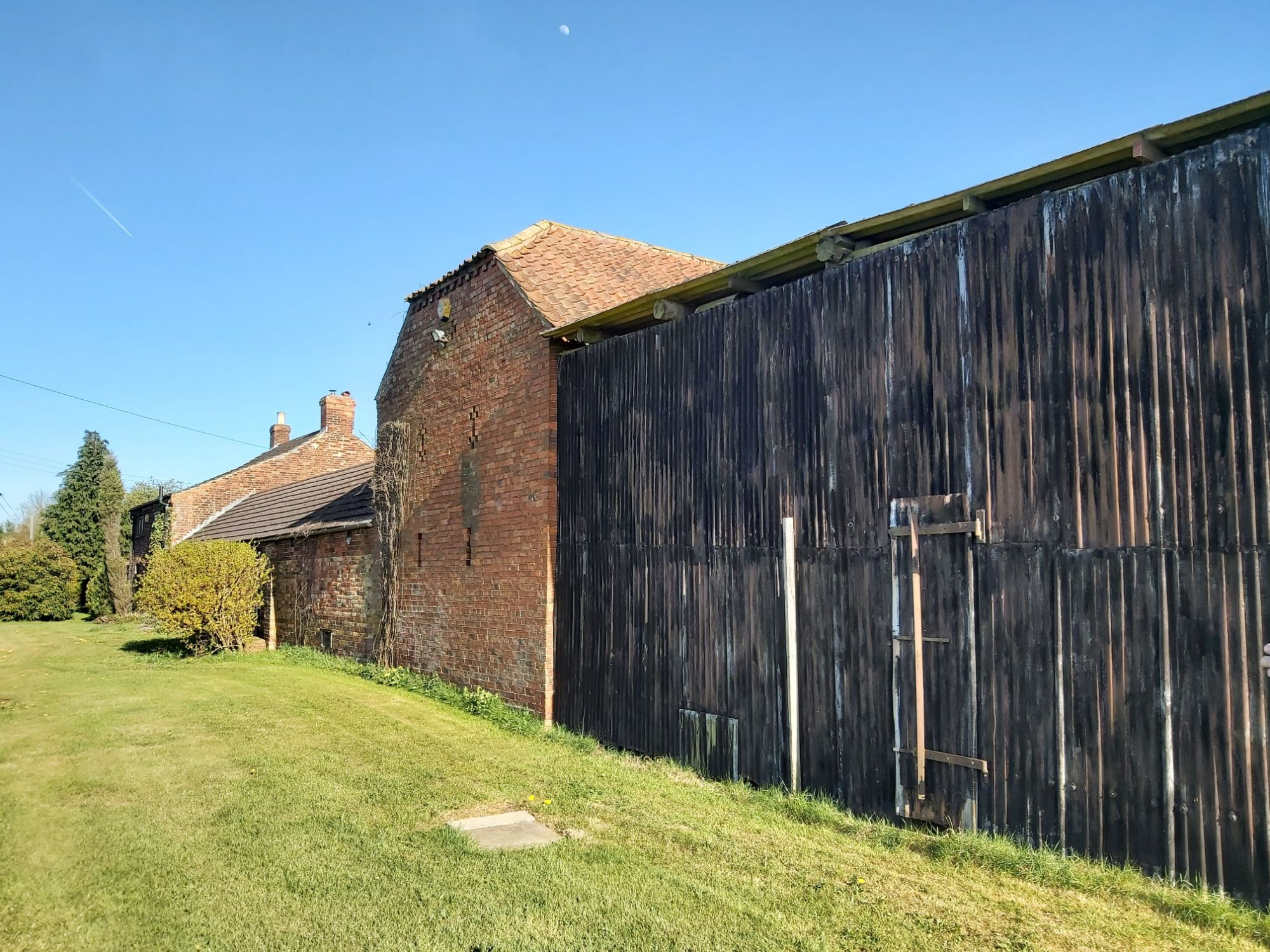 Planning Approved! Barn conversion to residential, plus agricultural buildings, workshops & more - South Clifton | Nottinghamshire 