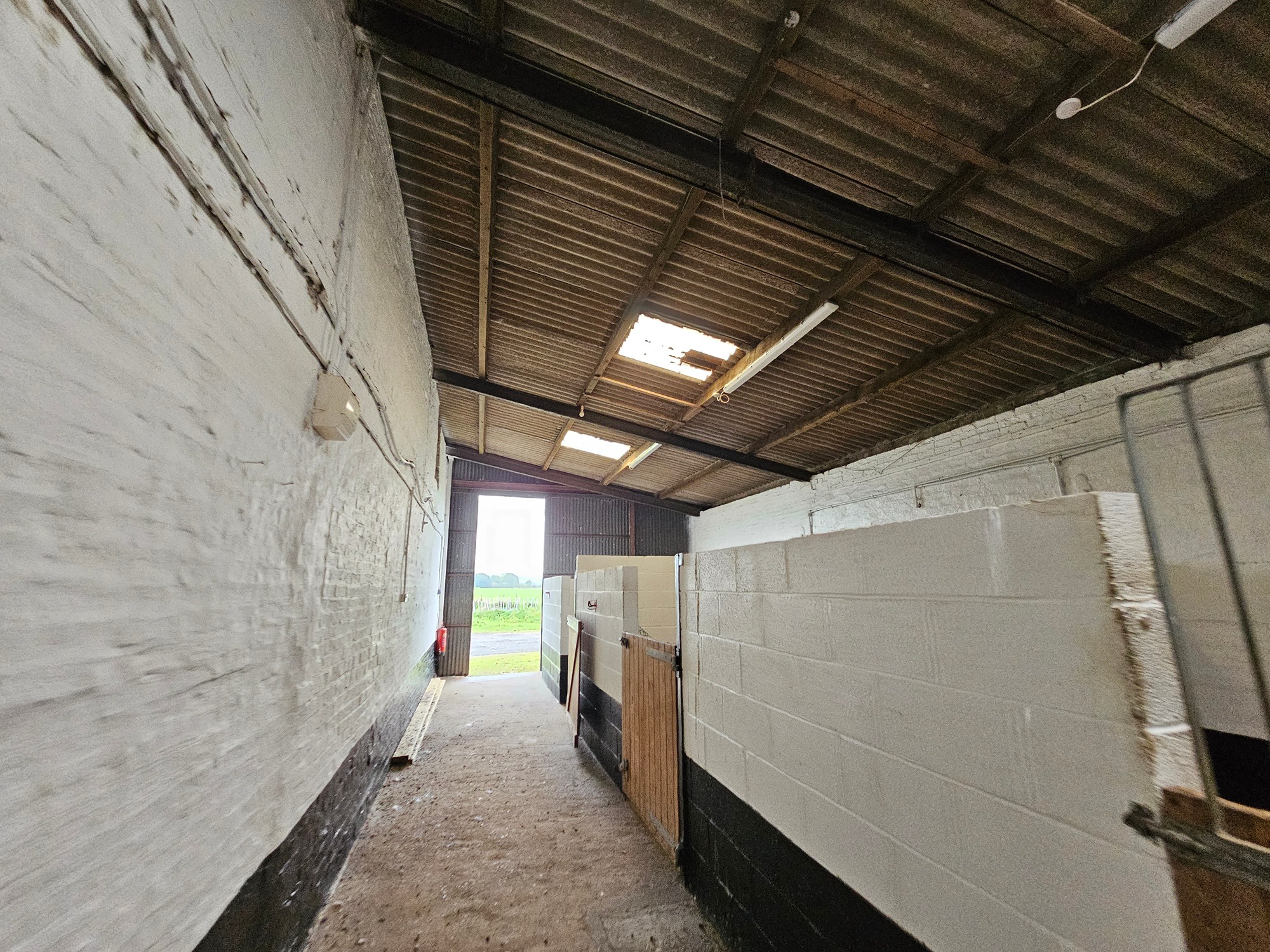 Former agricultural barns at Otby Moor Farm, Lincolnshire converted into equine hospital