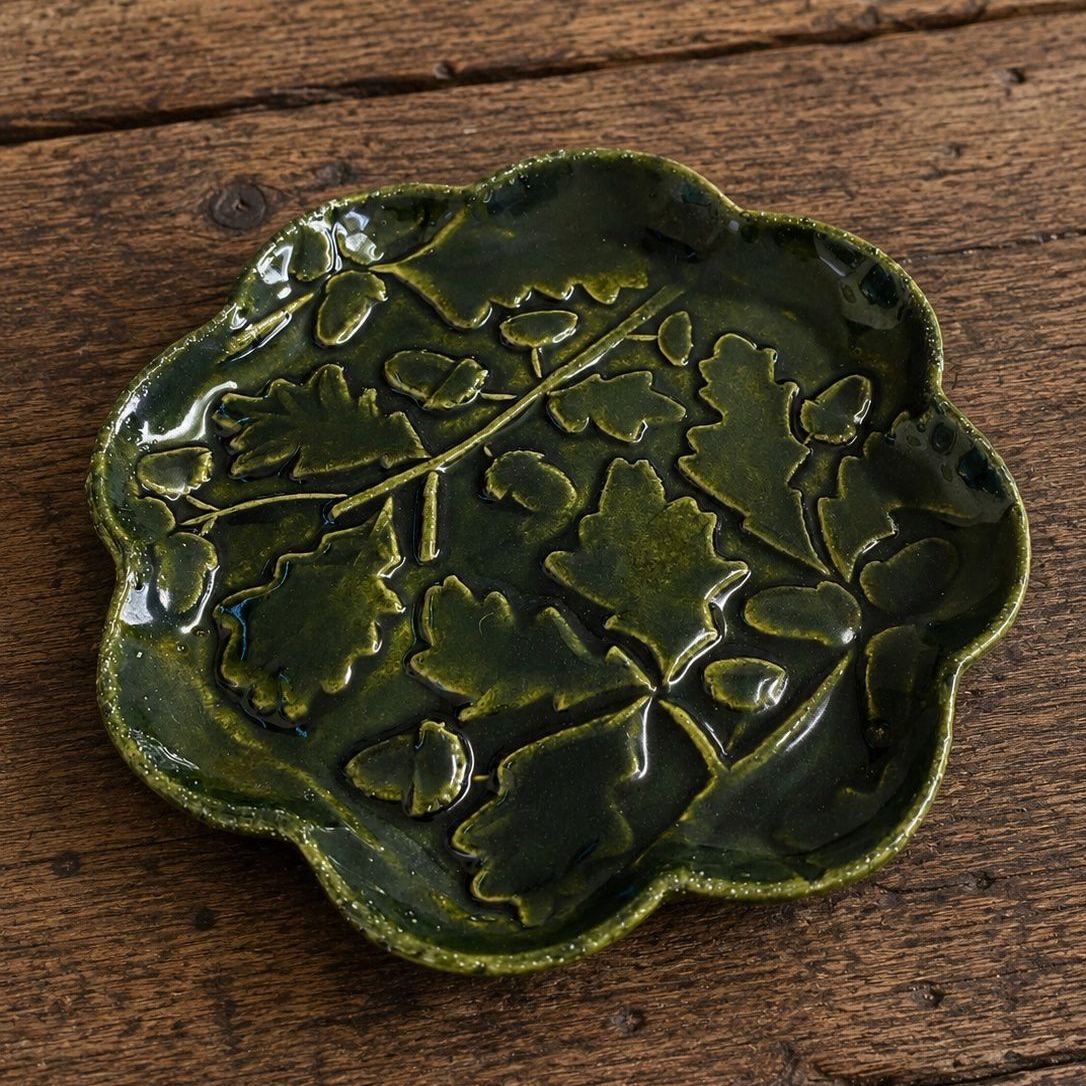 Oak Leaves Plate - emerald