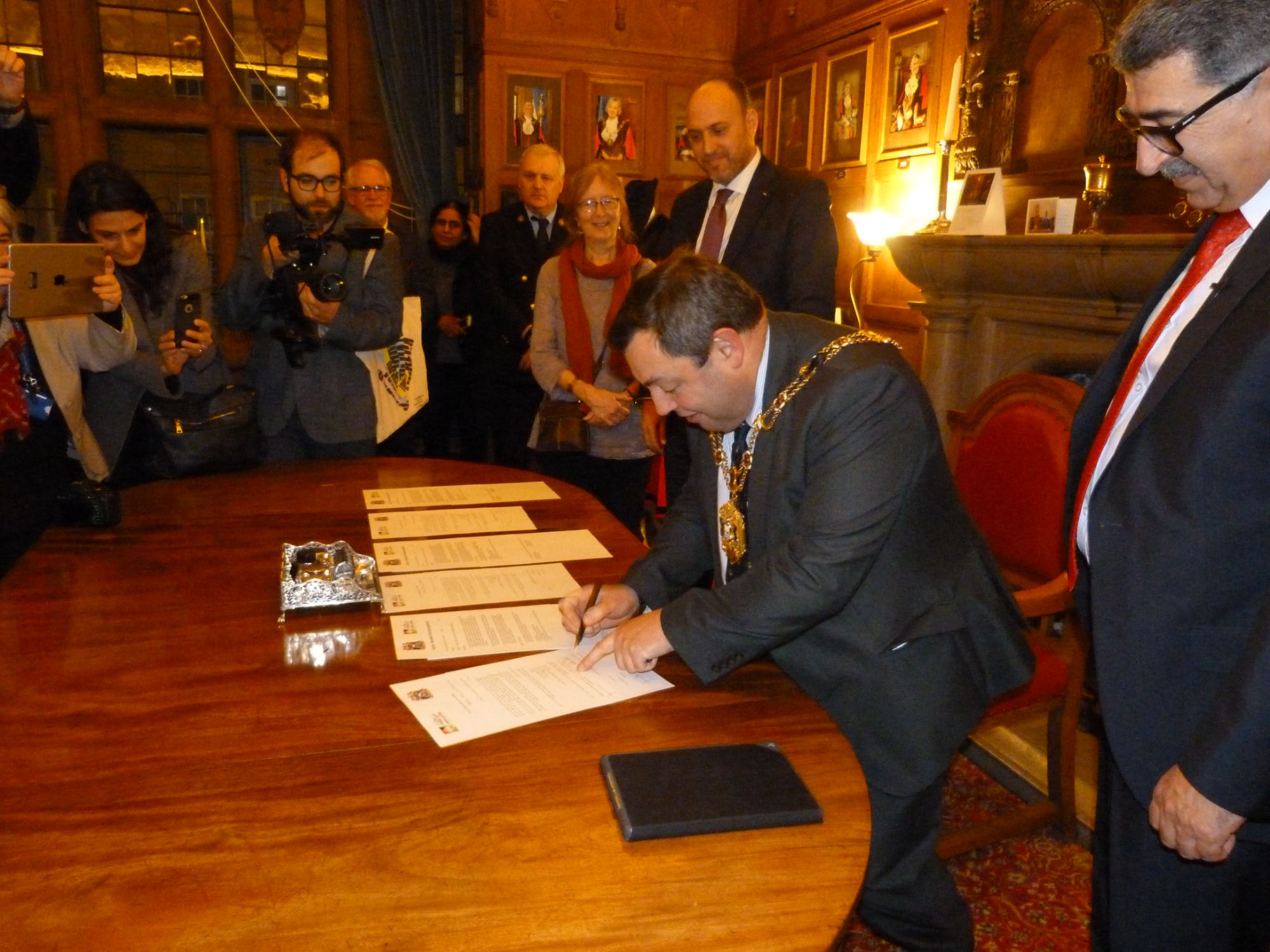 Formal signing of the Oxford Ramallah Twinning Agreement