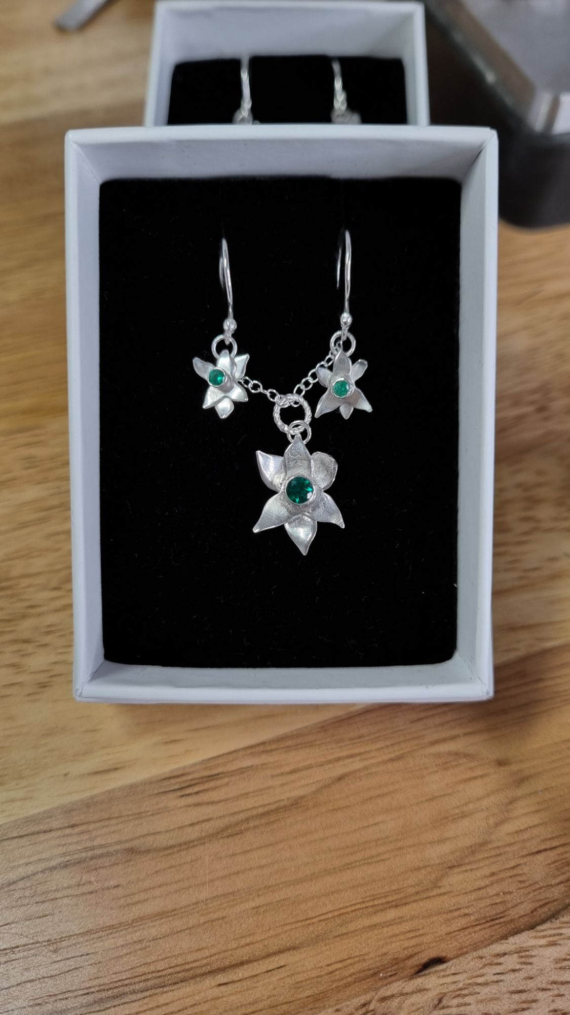 Hydrothermal Emerals and Lily Silver Necklace and Earring Set handmade by Streets Craft Creations