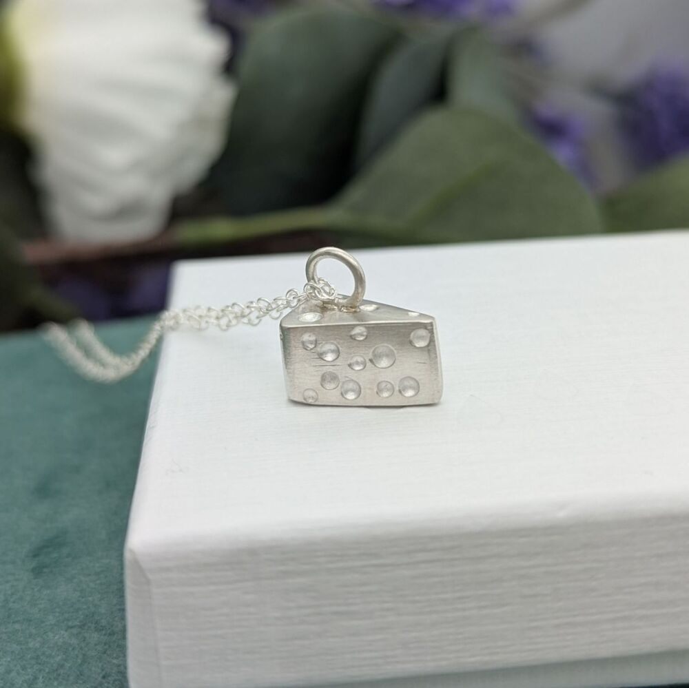 The Classic Wedge | Silver Cheese Necklace