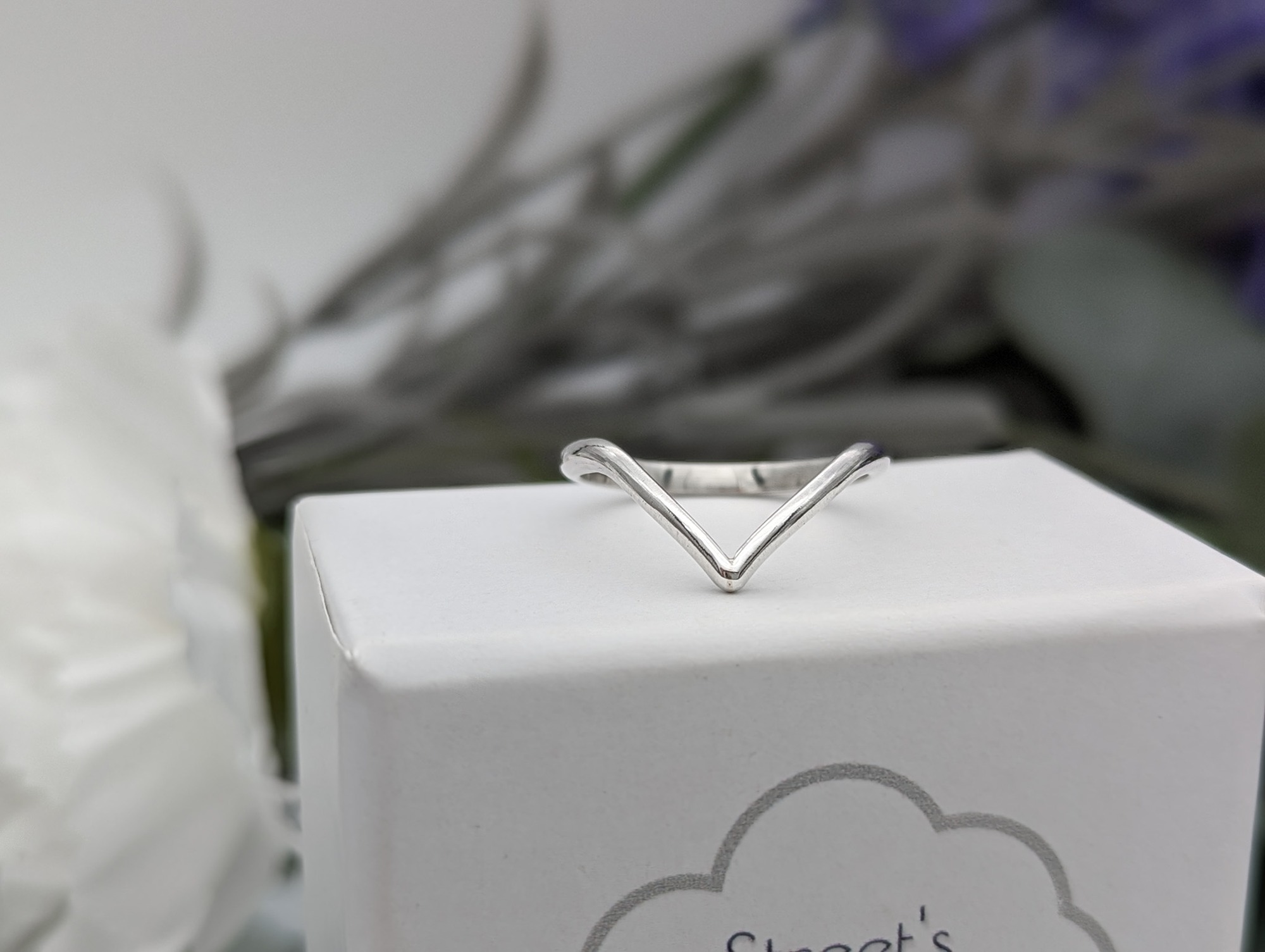 Silver wishbone ring