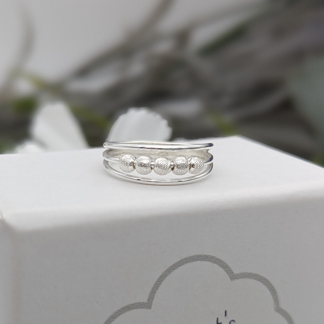 Silver fidget ring with moving beads