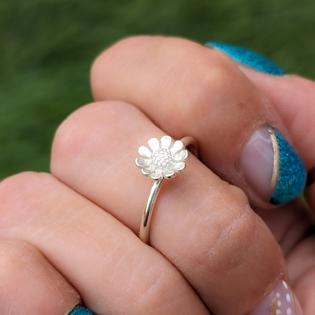Silver daisy ring in the sunshine