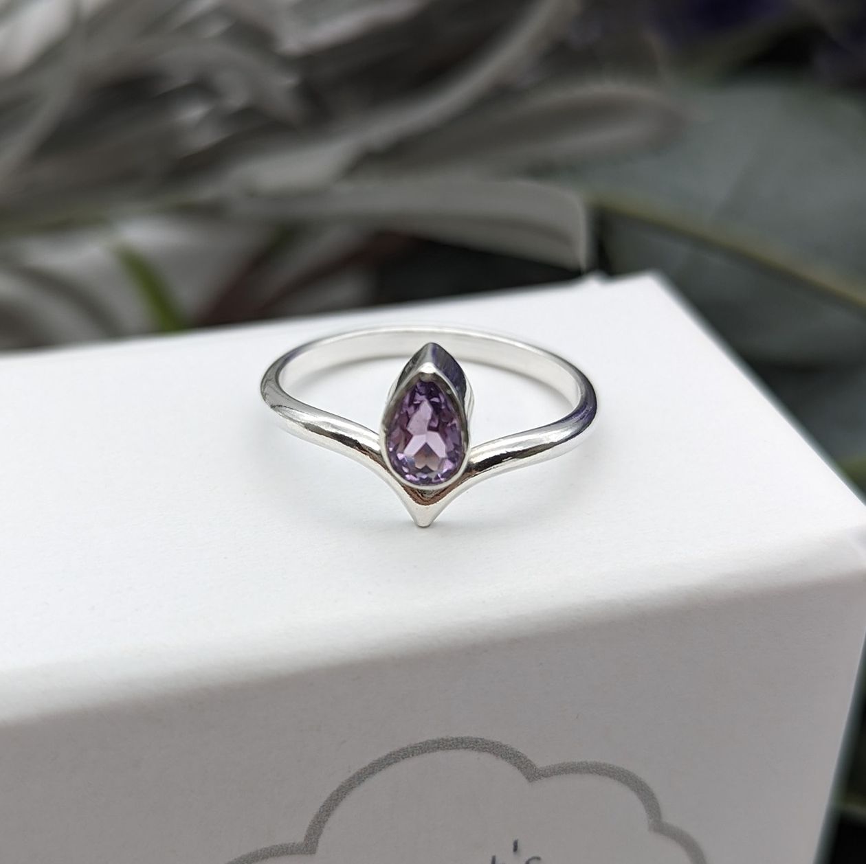 Facet Amethyst wishbone ring