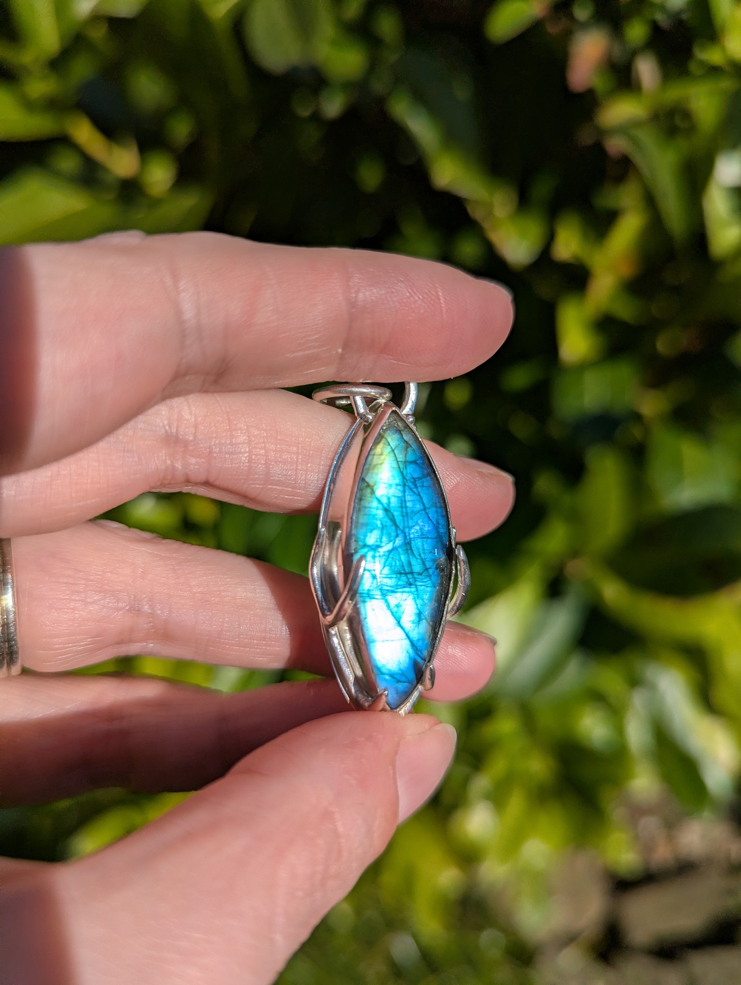 Flashy labradorite gemstone in the sunshine