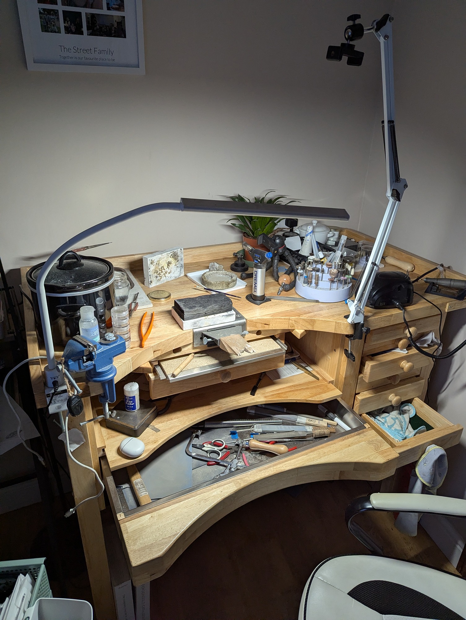 Studio work bench