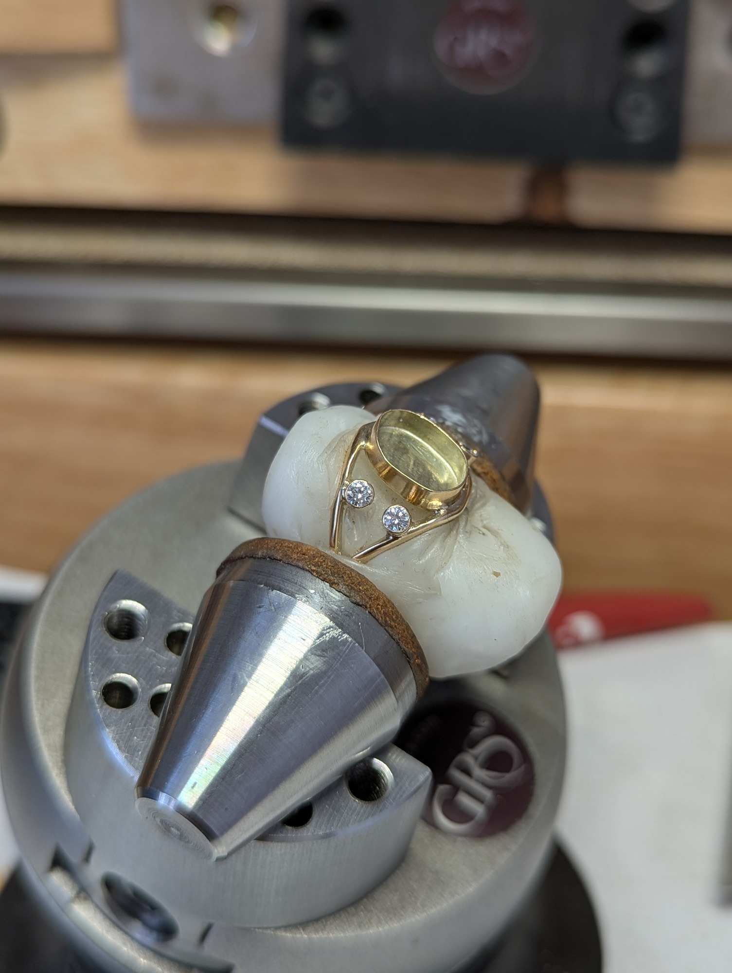 setting the lab diamonds 