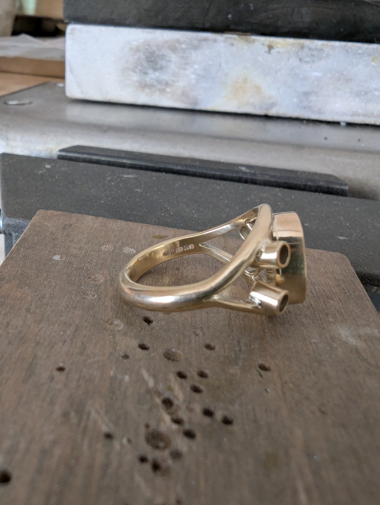 the finished gold ring