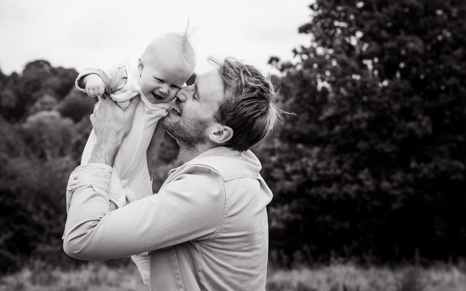 natural-baby-photography-knaresborough-north-yorkshire-daddy and daughter