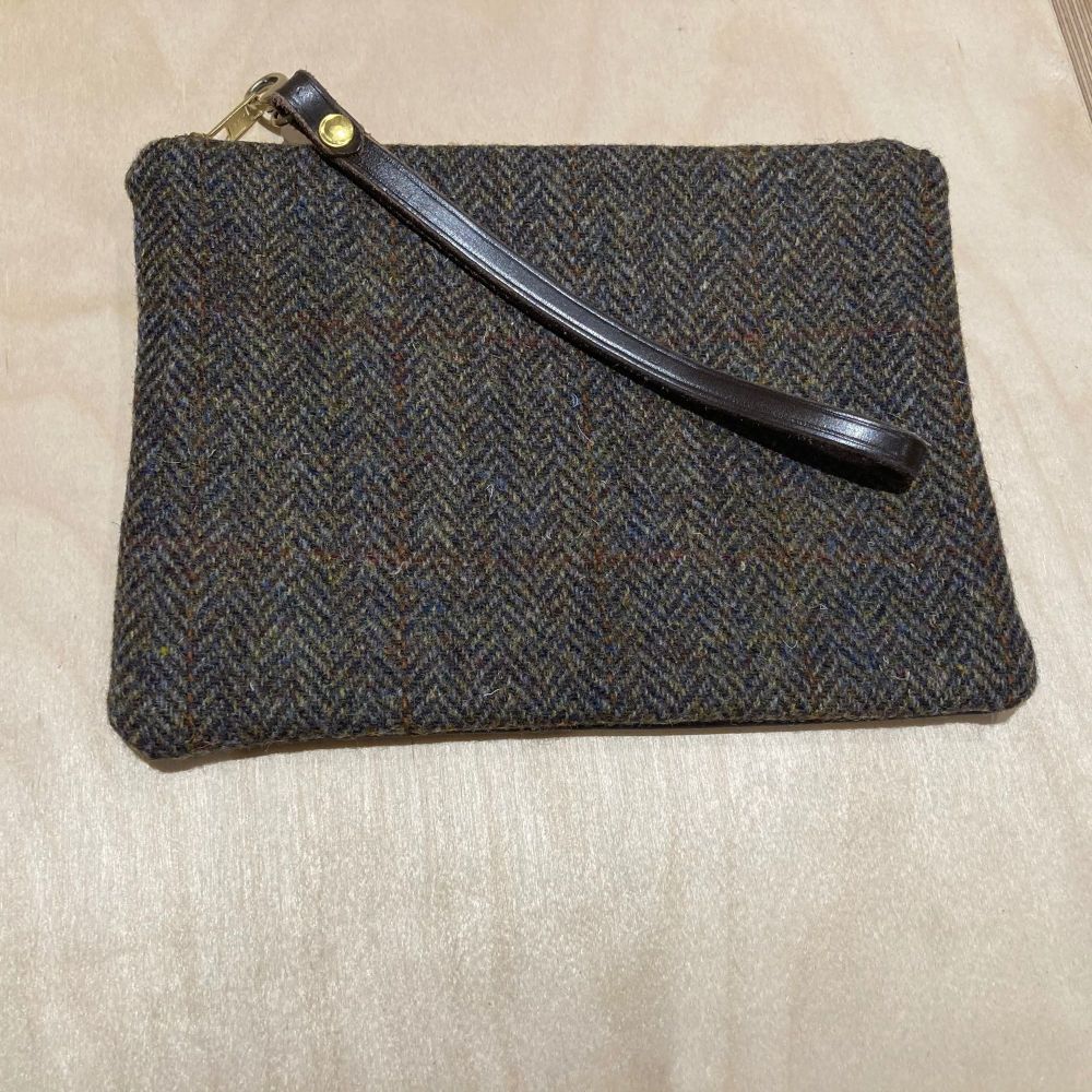TRADITIONAL HERRINGBONE HARRIS TWEED & LEATHER CLUTCH BAG