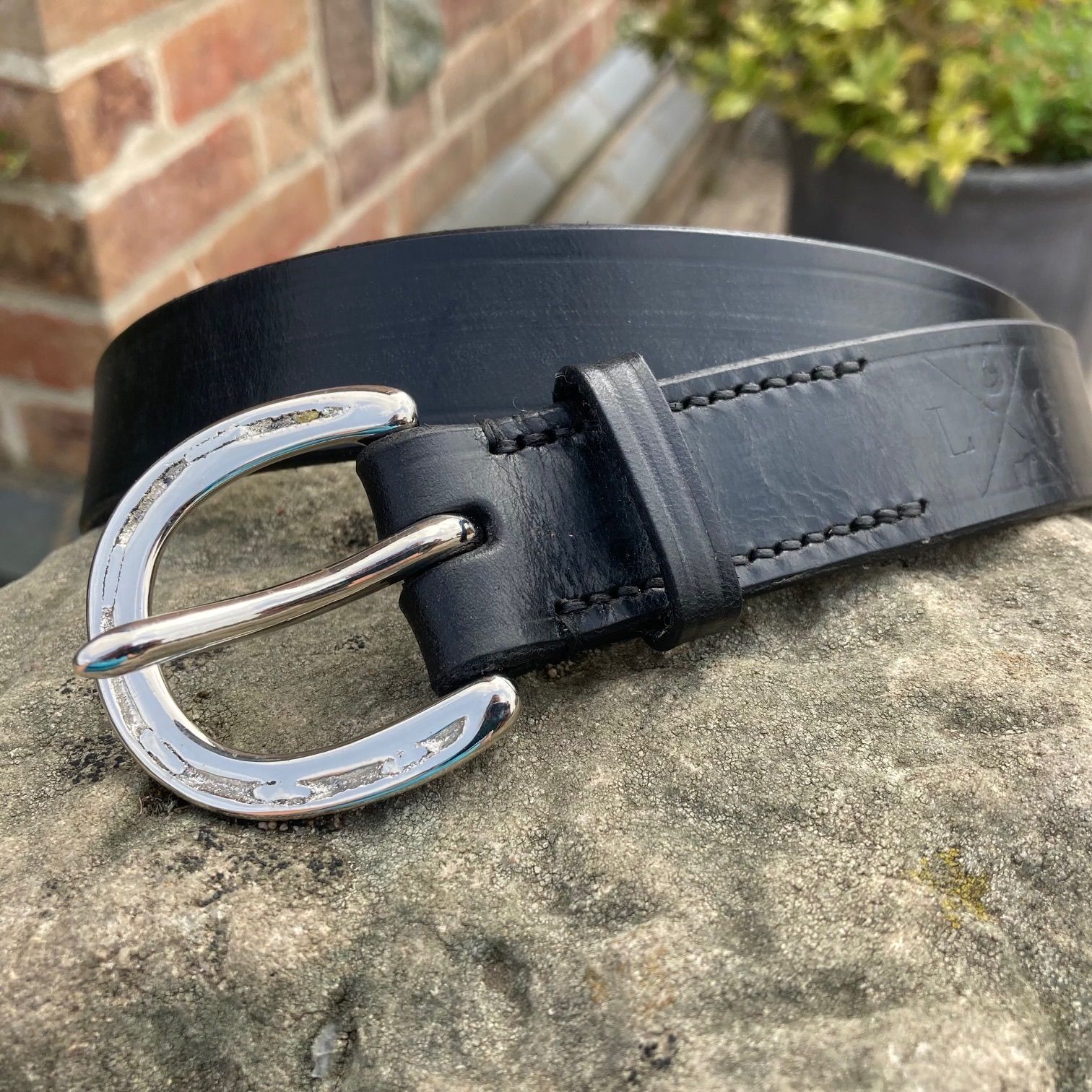 horseshoe buckle belt