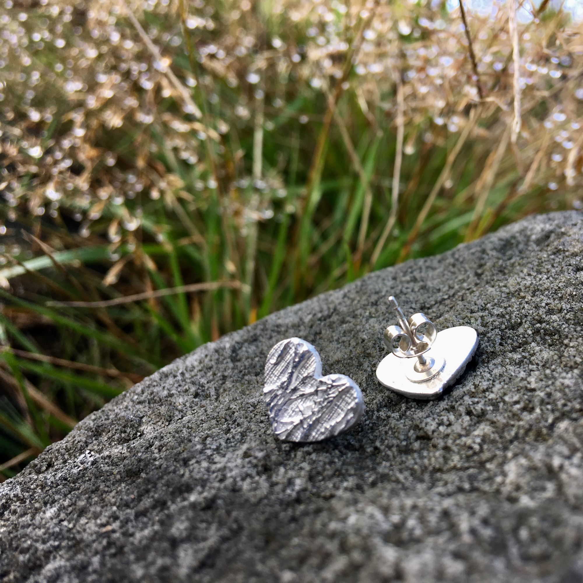Heart stud earrings