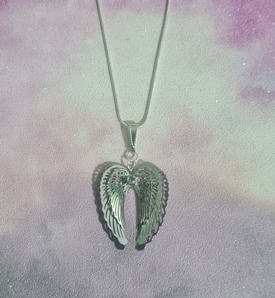 Angel wings necklace 