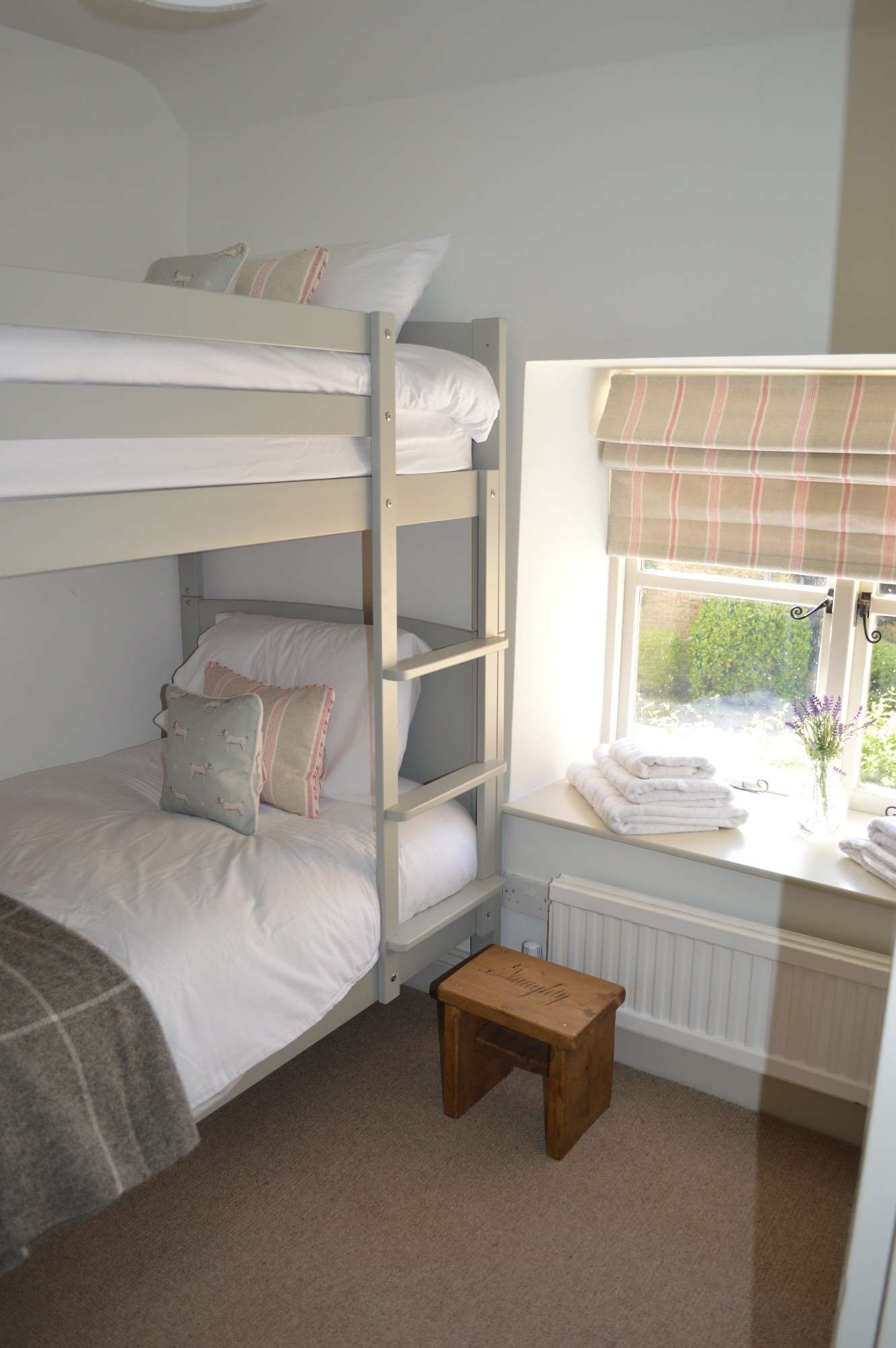 bespoke striped blinds Oxfordshire,bespoke blinds cotswolds, bunk beds,childrens interiors,childrens bedroom design