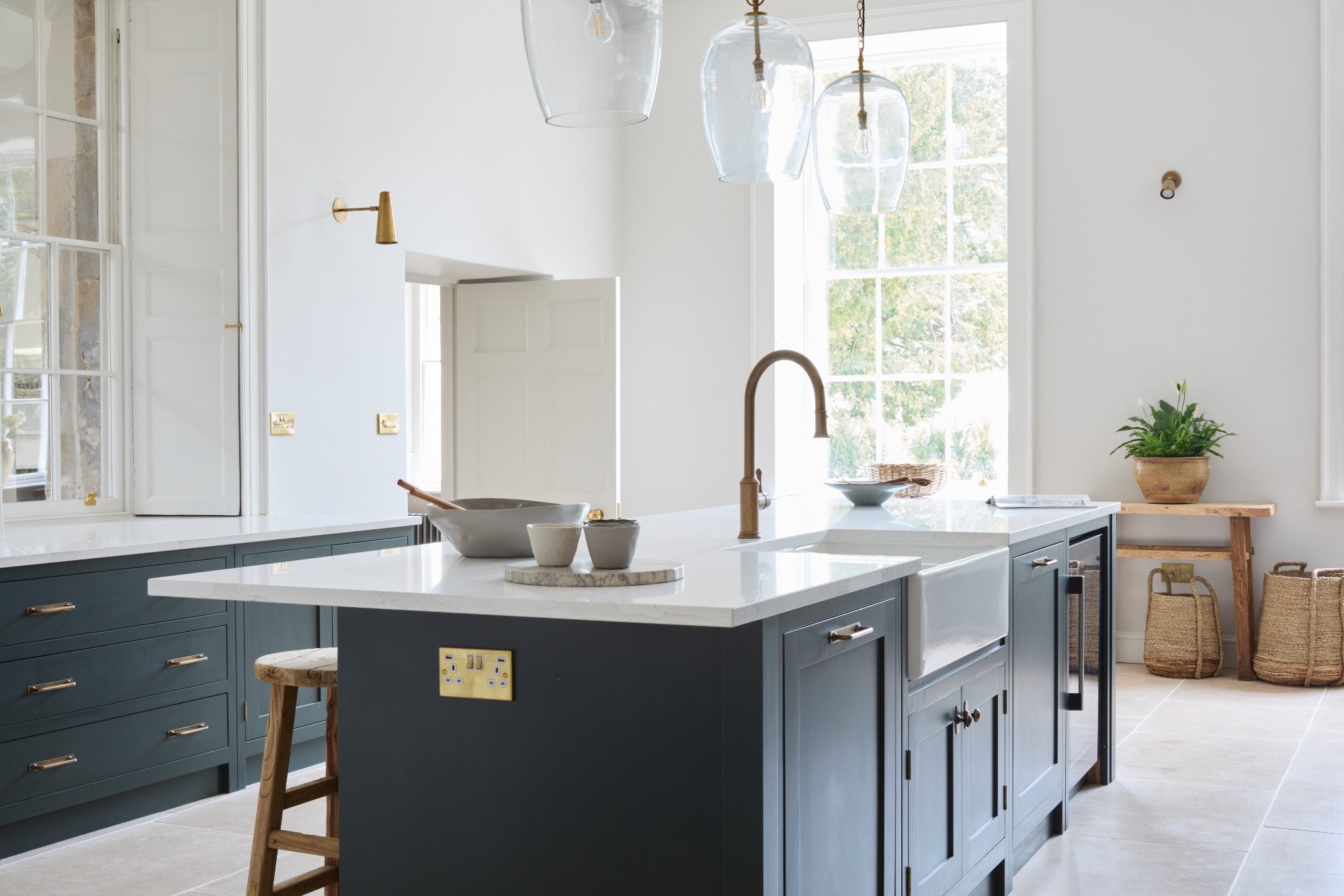 Cotswold Interiors Cotswold homes Cotswold style Cotswold living Oxfordshire The Cotswolds Country homes Period property Grade 2 listed,charles mullineaux,zota,mike Garlick,Studio green - Farrow & ball Artisan of devizes Ca pietra Olive and barr Lusso Little Greene,Pooky