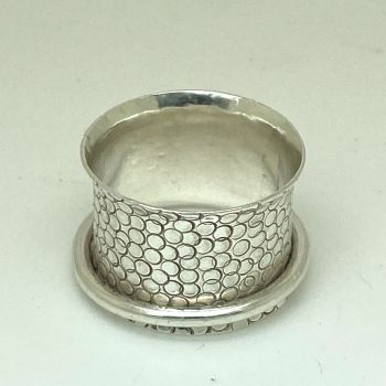Spinning ring