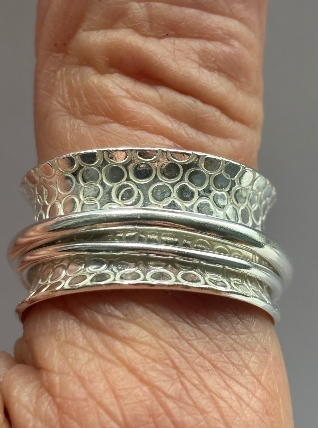 Double spinner spinning ring