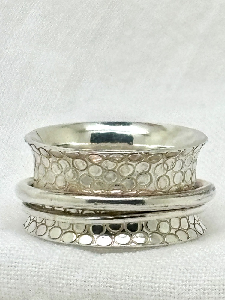 Double spinner spinning ring