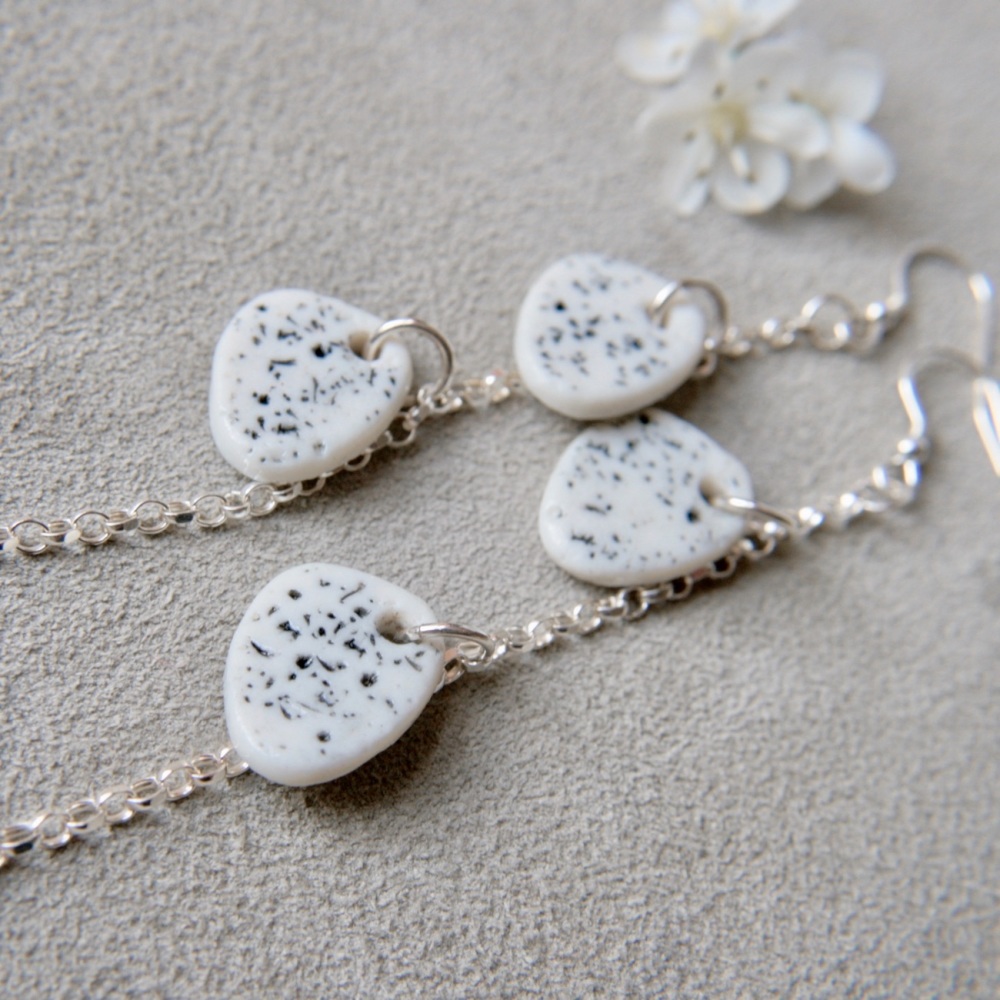White discs dangle drop earrings