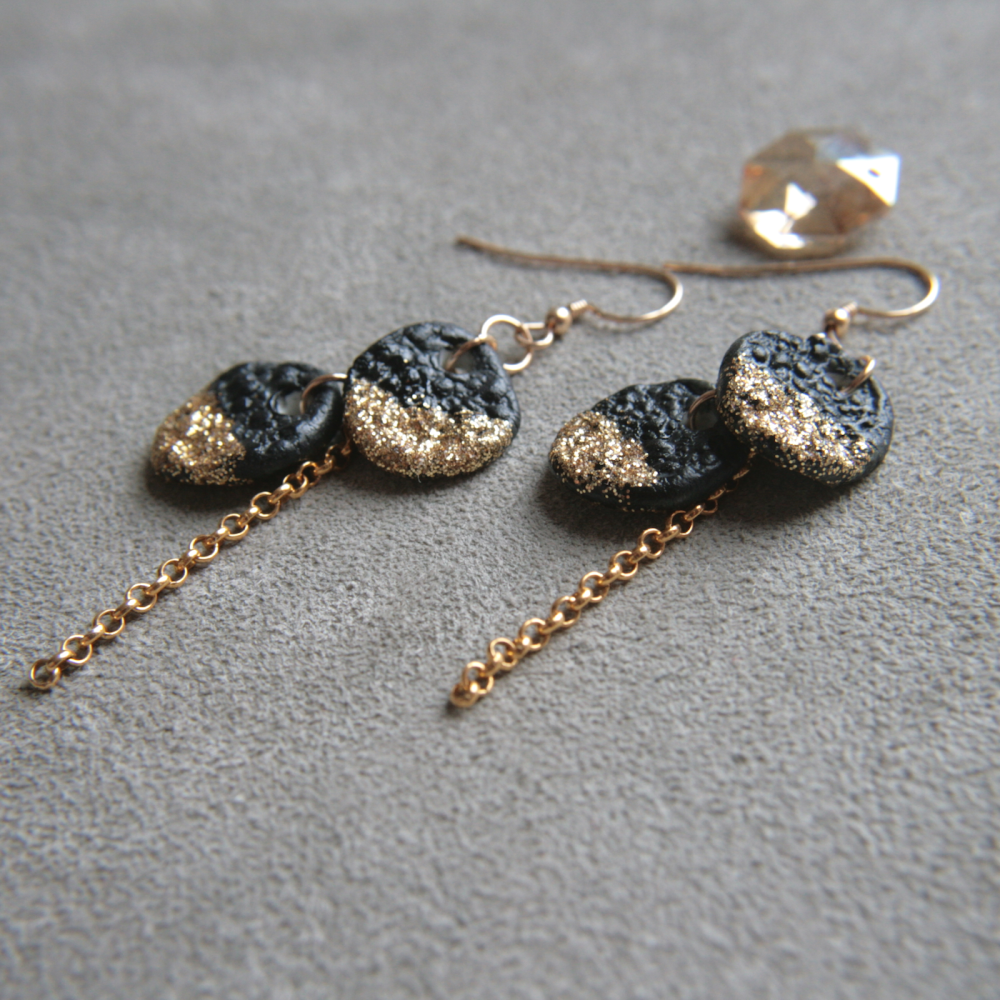 Gold disc earrings with little stars 