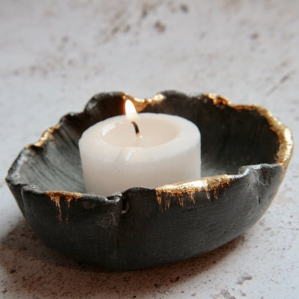 Black porcelain trinket dish with golden edges, for your jewellery or candles.