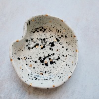 Speckled ceramic trinket dish, for your jewellery, palo santo or candles. Gold splashes.