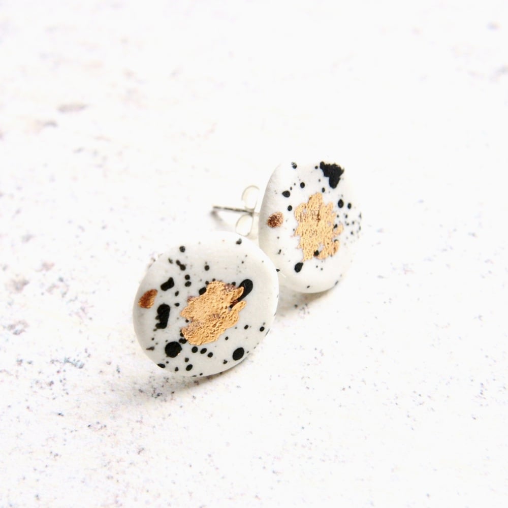 Stud earrings with gold and platinum splatters.