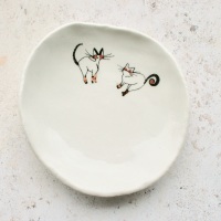 Ceramic trinket dish, for your rings, earrings and delicate chains. Two cats.