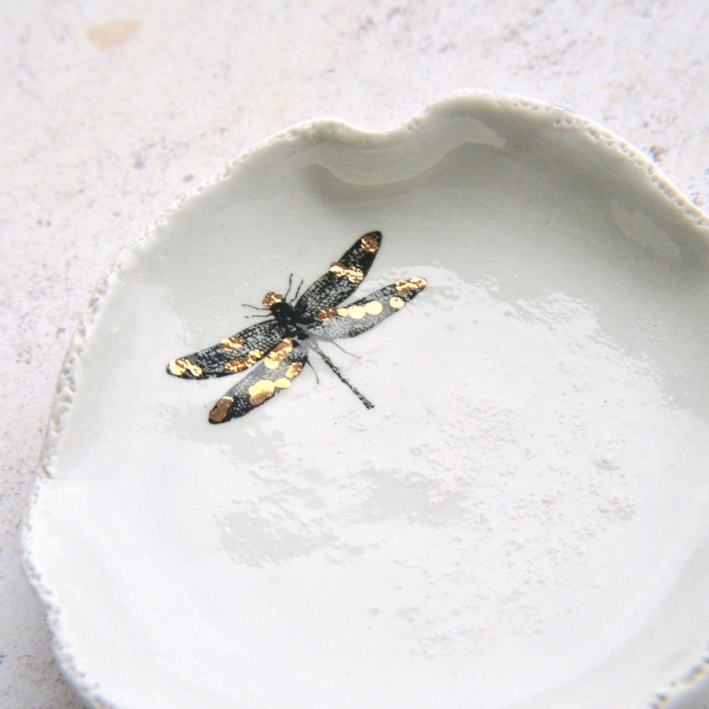 Ceramic trinket dish, for your rings, earrings and delicate chains. Dragonfly.