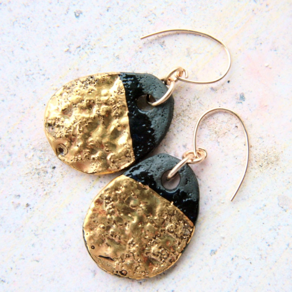 Liquid gold disc earrings - black & gold