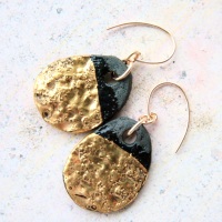 Liquid gold disc earrings - black & gold - decorella