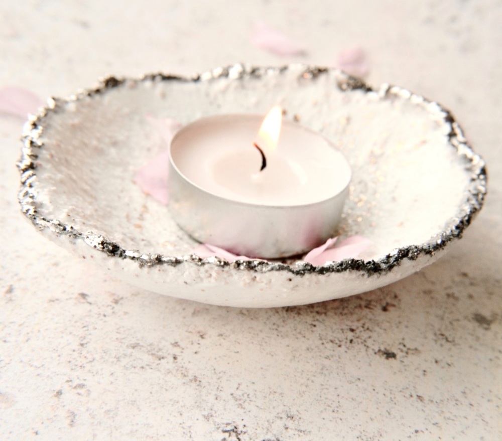Ceramic trinket dish finished with platinum rim, for jewellery, palo santo, crystals or candles. White