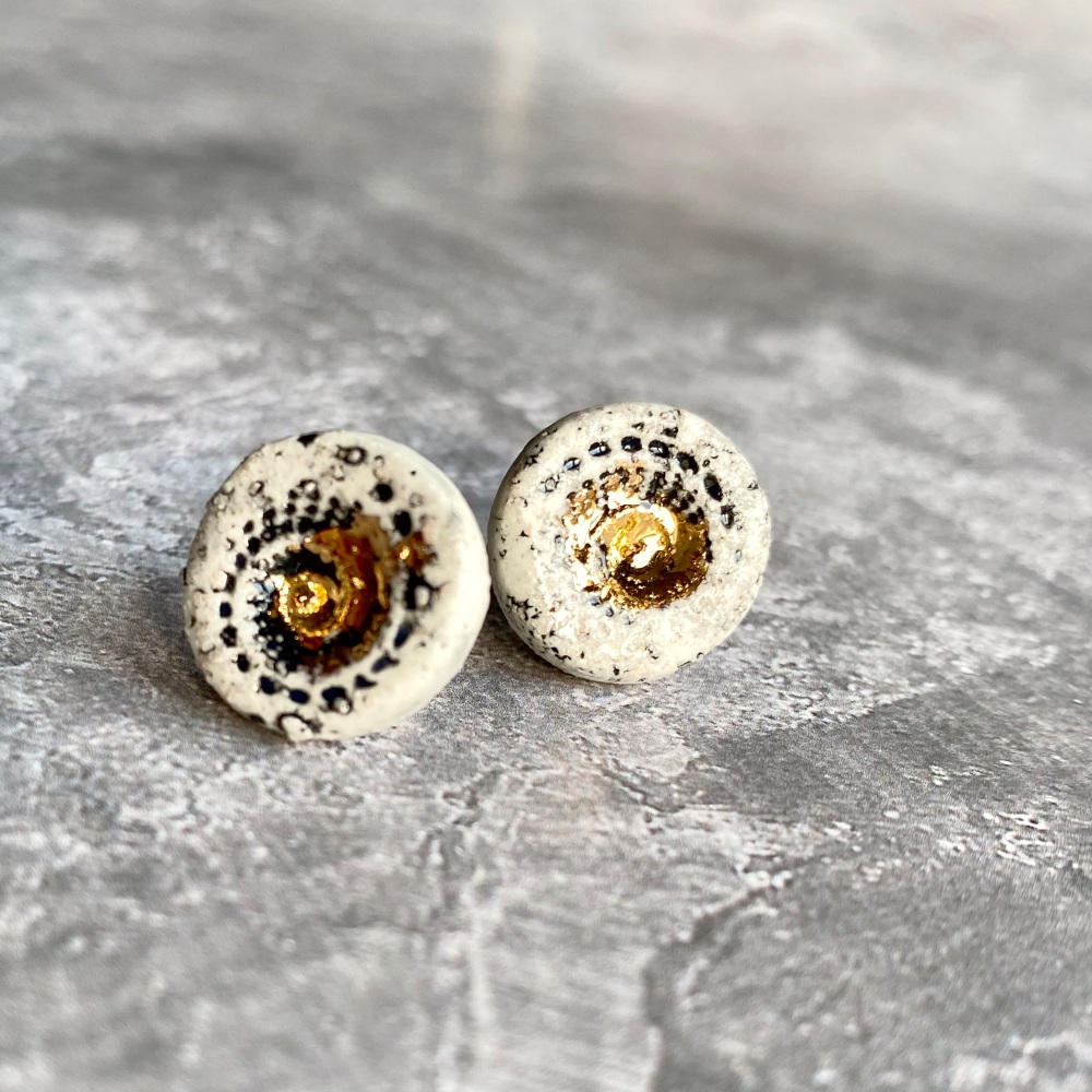 Porcelain stud earrings. Spiral imprint.