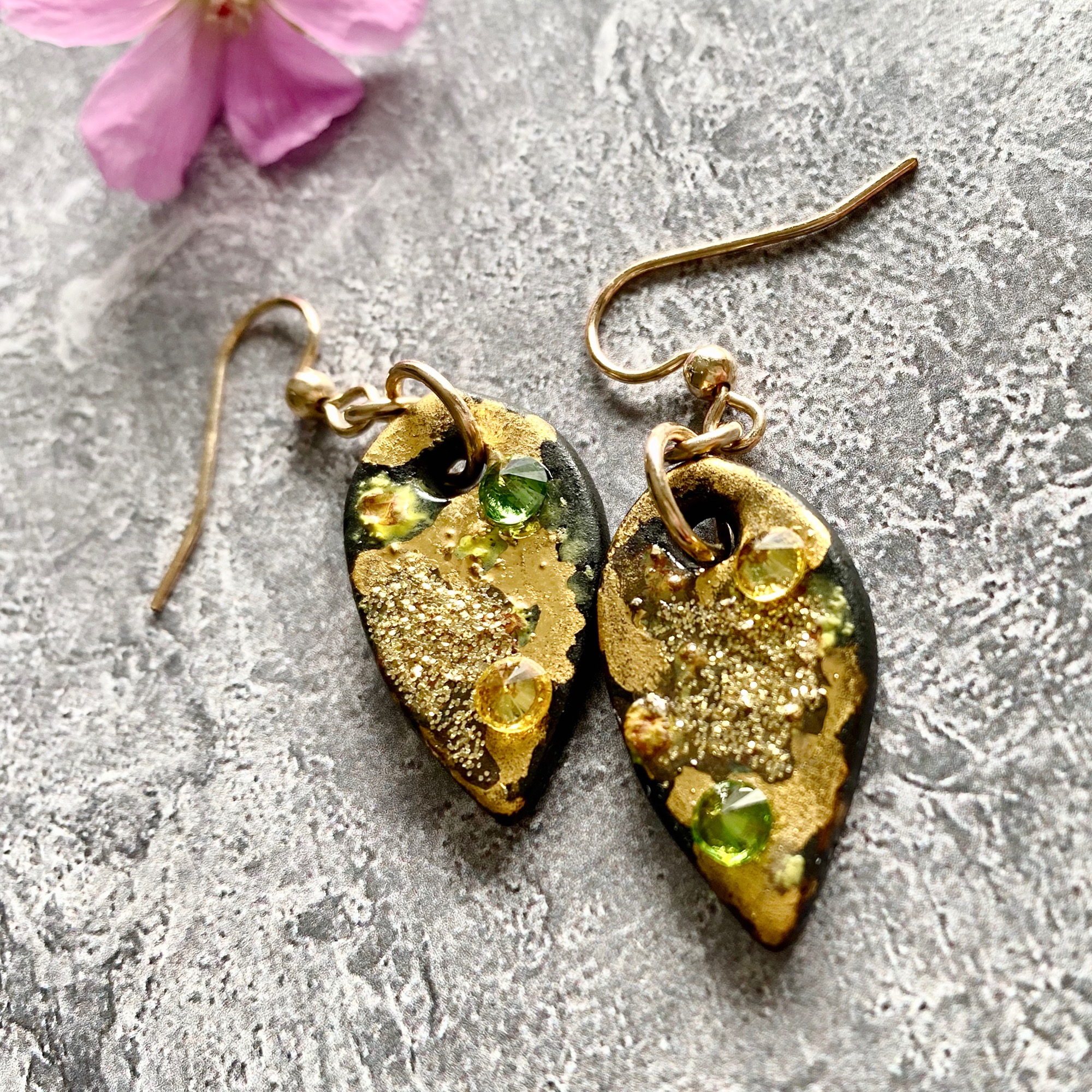teardrop shape earrings with gold glitter