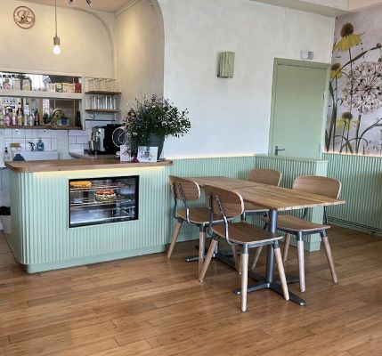 Loving Hut Southgate vegan restaurant cafe design 3-2