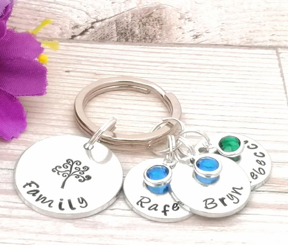 Personalised family tree keyring. Multiple name charms & birthstone crystal