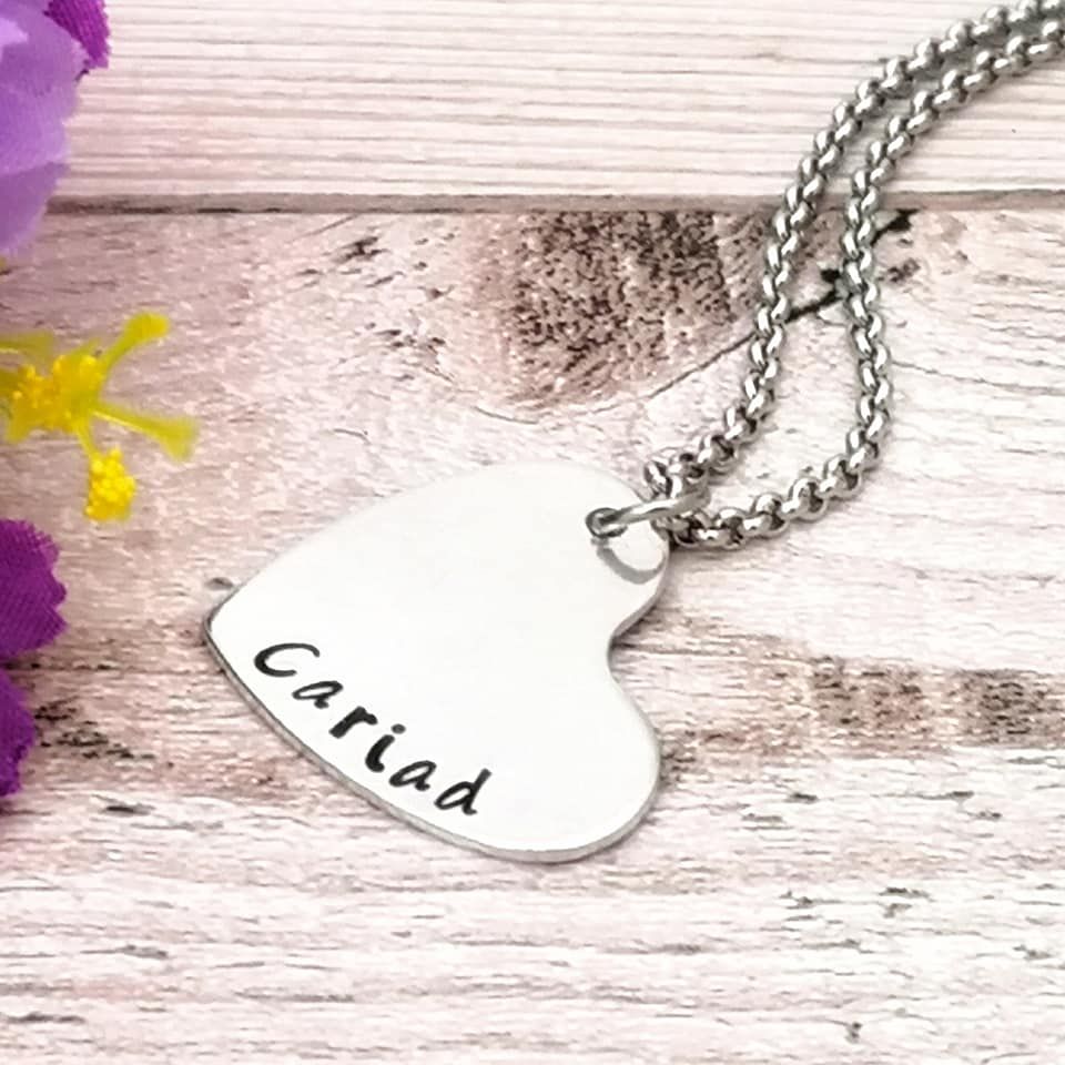 Heart necklace personalised with name