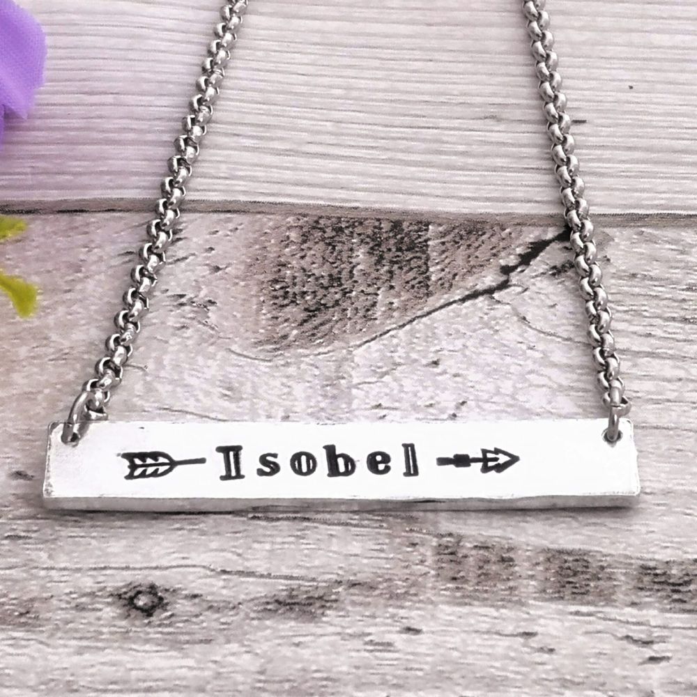 Flat bar necklace with an arrow and personalised with name