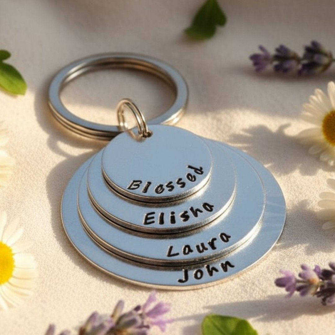 Personalised Family of Four Keyring – Custom Name Discs Keepsake