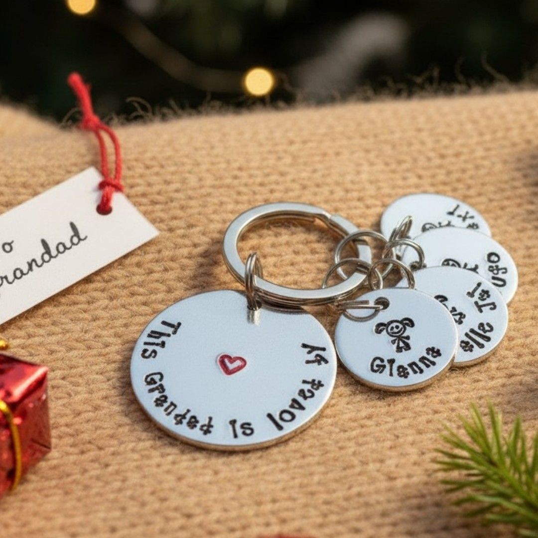 Personalised “This Grandad Belongs To” Christmas Keyring – Children’s Names & Stick Figure Charms
